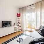 Dbs Lux Apartment