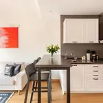 Dbs Lux Apartment